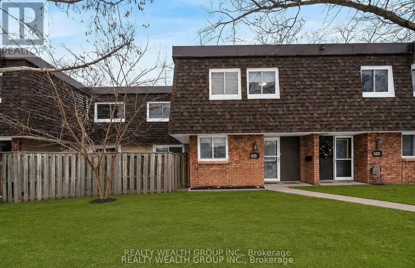 Townhouse at 39 - 521 TIMBER LANE, Burlington