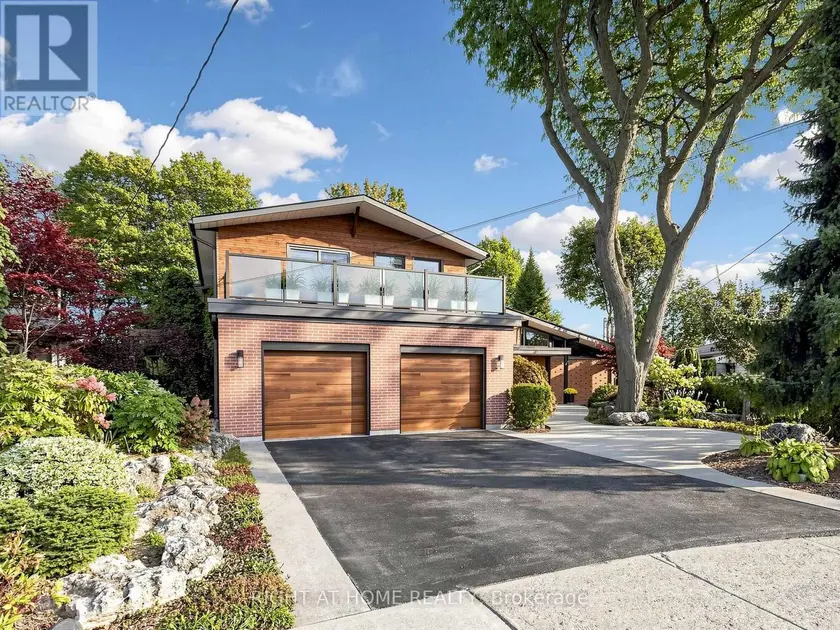 Detached at 4 GROVETREE ROAD, Toronto