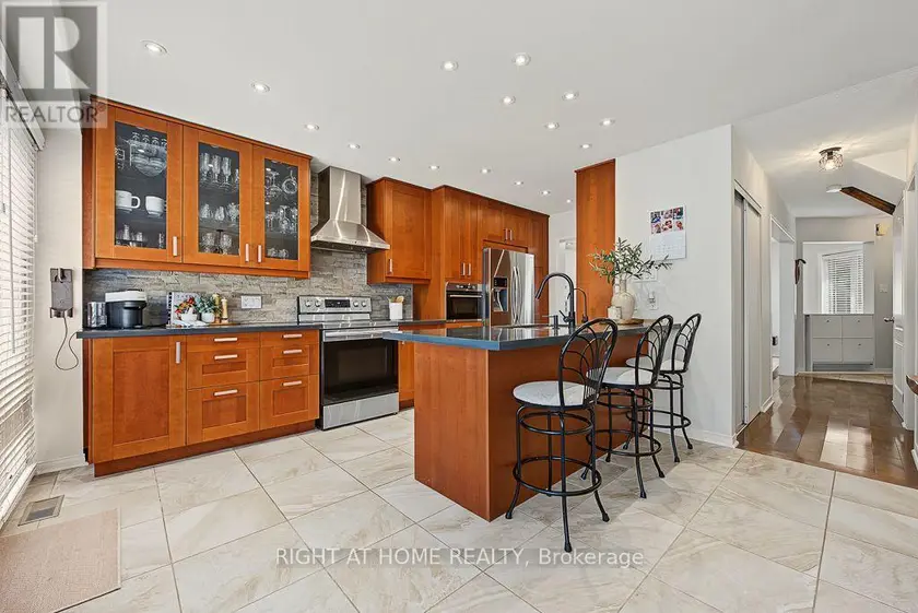 Semi-Detached/Link at 3829 CRAIGHURST AVENUE, Mississauga