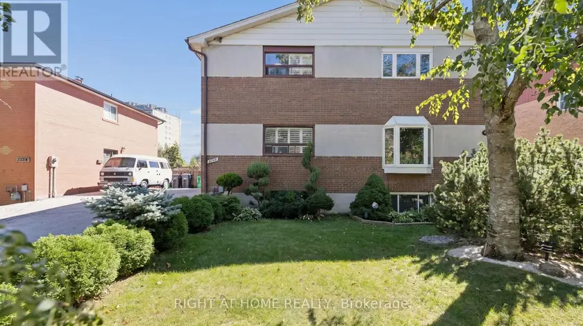 Semi-Detached/Link at 2260 WISEMAN COURT, Mississauga