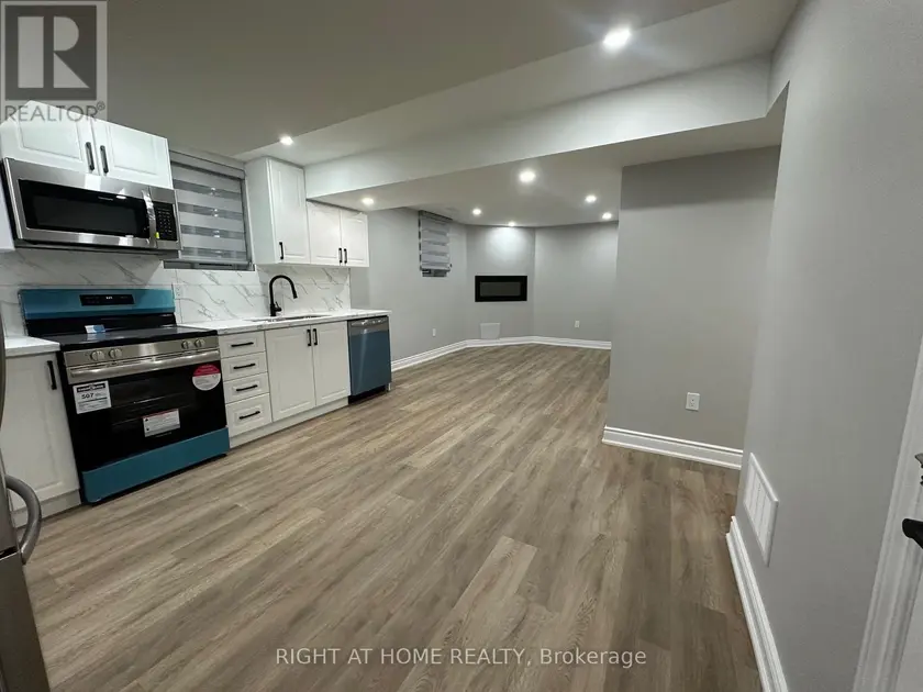Detached at LOWER - 906 FARMSTEAD DRIVE, Milton