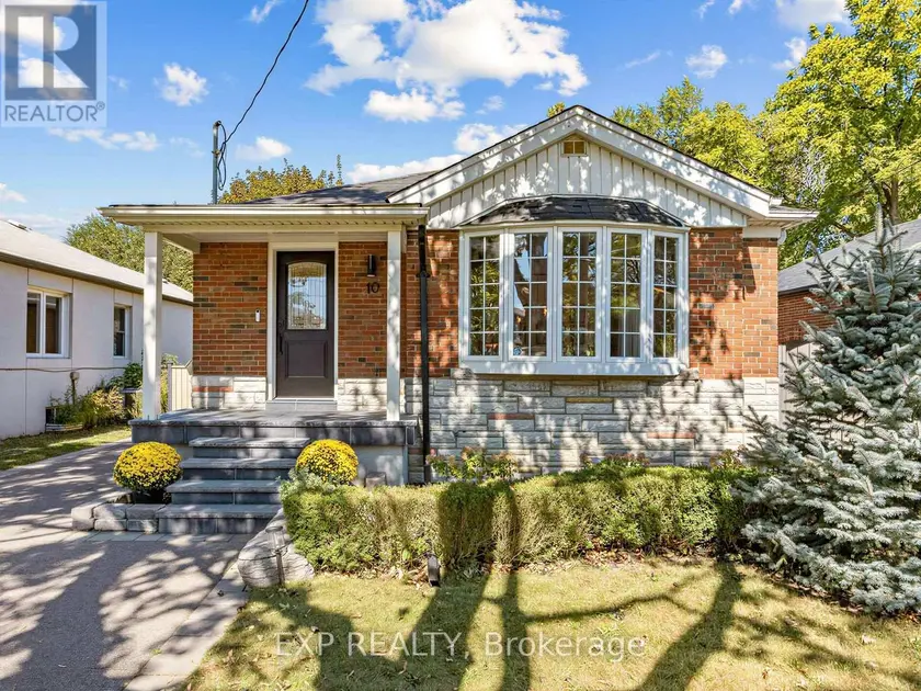 Detached at 10 YARN ROAD, Toronto