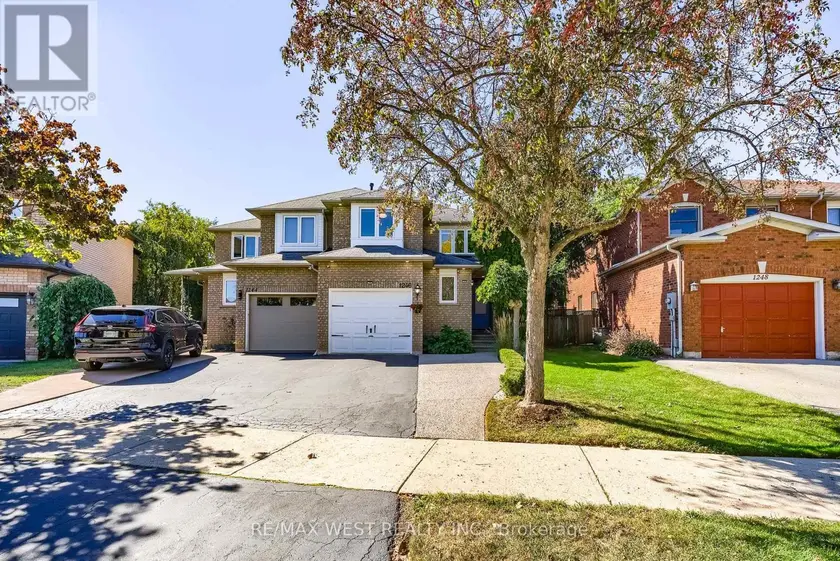 Semi-Detached/Link at 1246 OLD OAK DRIVE, Oakville