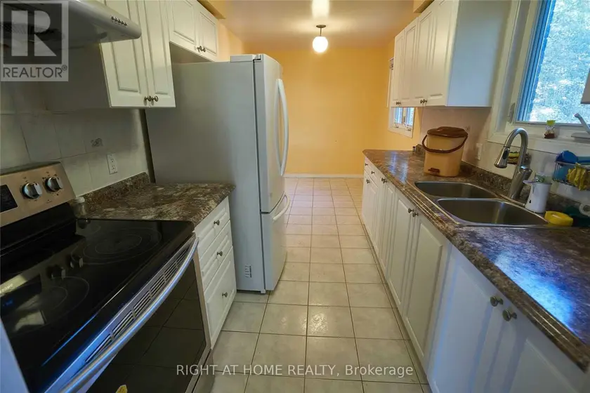 Detached at MAIN & UPPER - 877 THISTLE DOWN CIRCLE, Mississauga