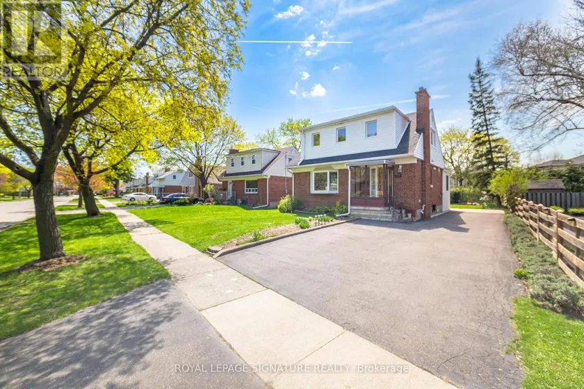 Detached at 18 ERLESMERE AVENUE, Brampton