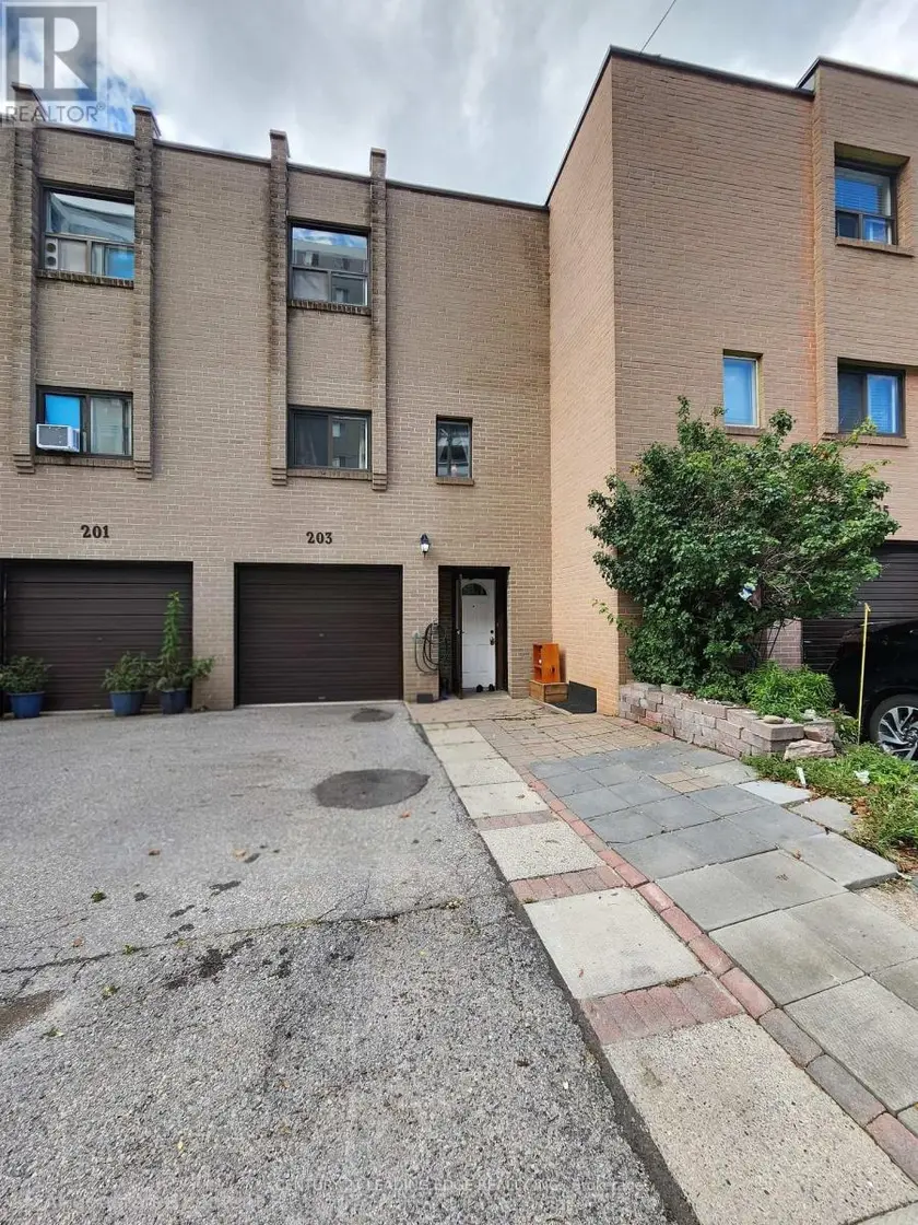 Townhouse at 82 - 203 LOTHERTON PATHWAY, Toronto