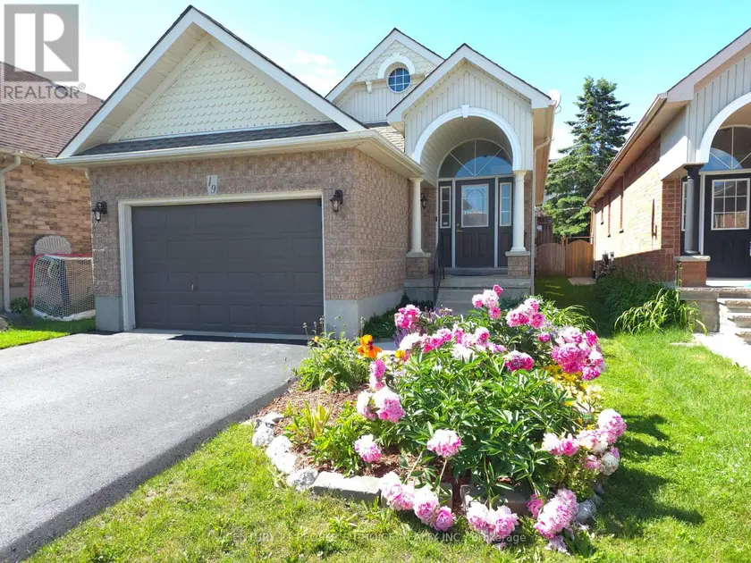 Detached at 19 MCKITRICK DRIVE, Orangeville