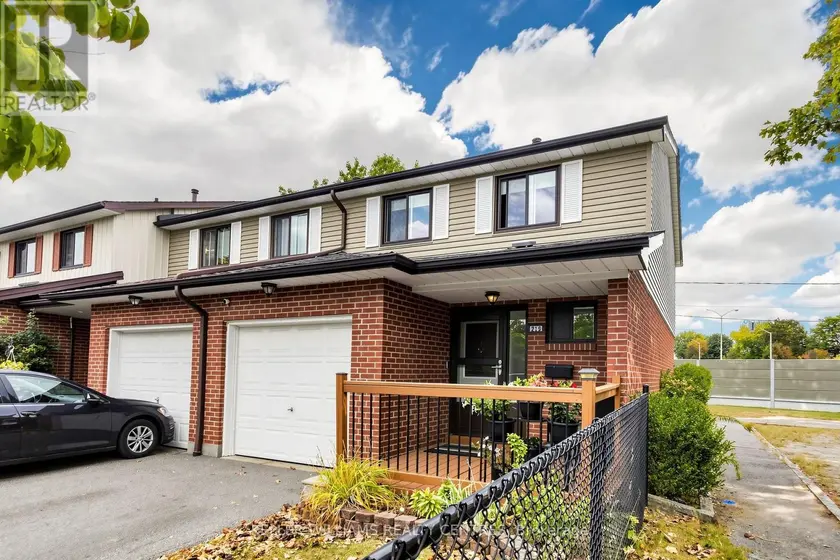 Townhouse at 215 - 215 BARONWOOD COURT, Brampton