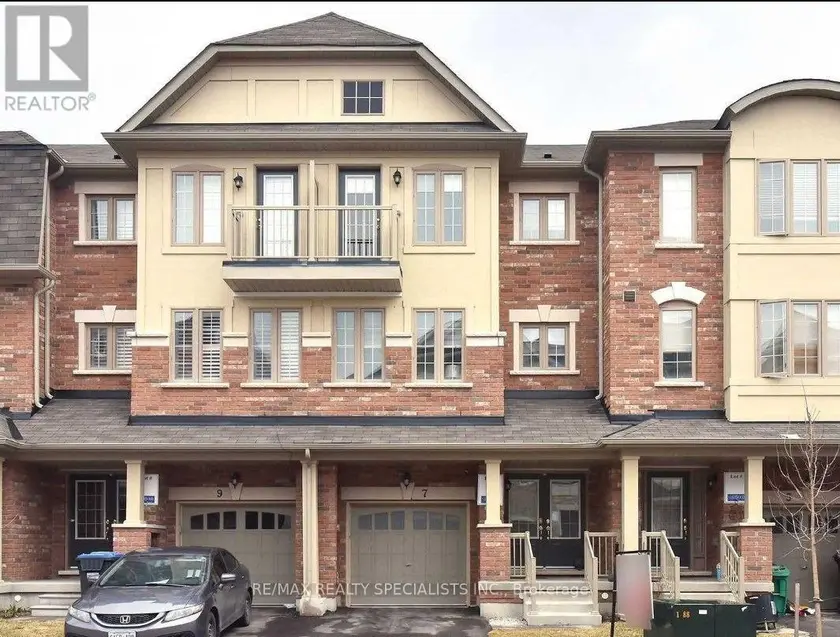 Townhouse at 7 HOBART GARDENS, Brampton