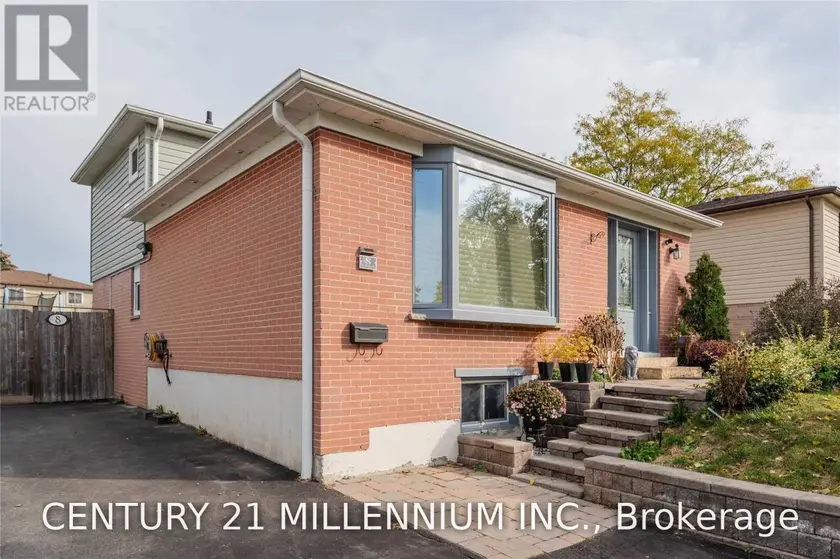 Detached at 8 SUTHERLAND AVENUE, Brampton