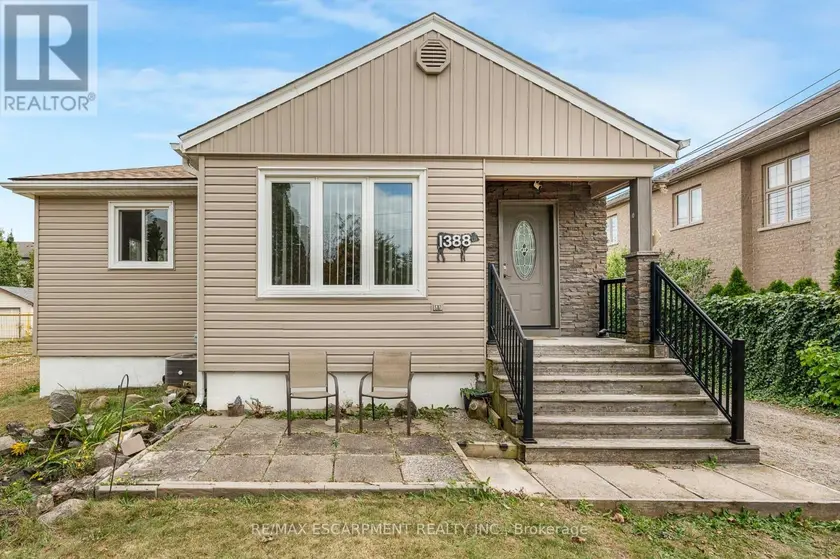 Detached at 1388/1390 LEIGHLAND ROAD, Burlington