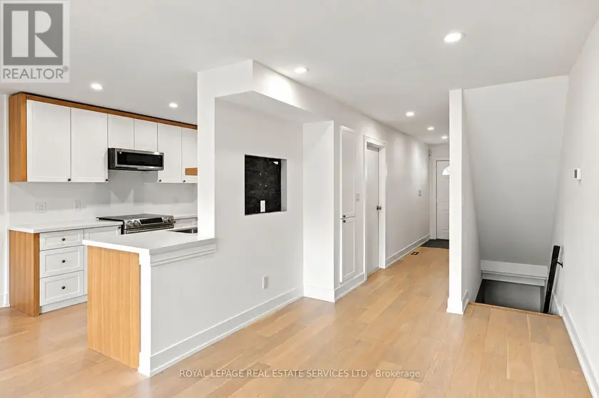 Townhouse at 53 - 400 MISSISSAUGA VALLEY BOULEVARD, Mississauga