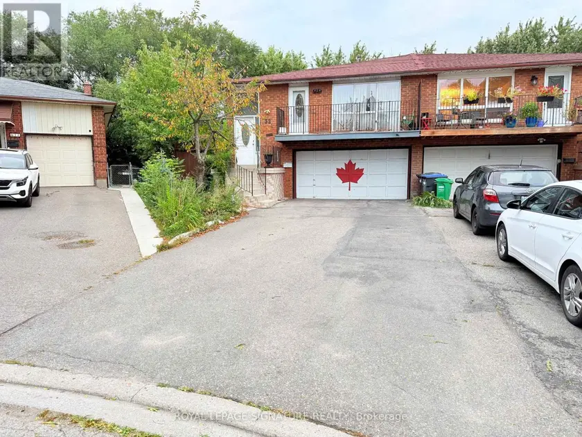 Semi-Detached/Link at 32 MADISON STREET, Brampton