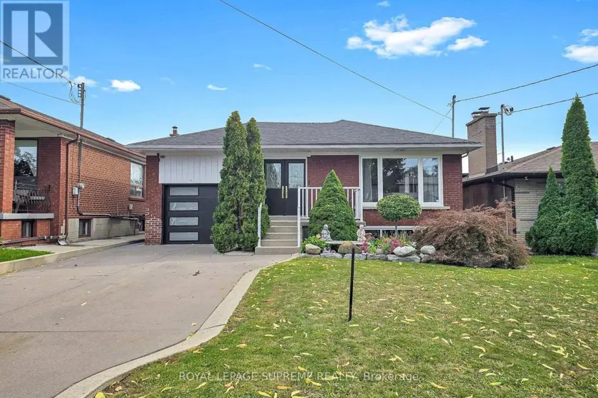Detached at 465 MAPLE LEAF DRIVE, Toronto