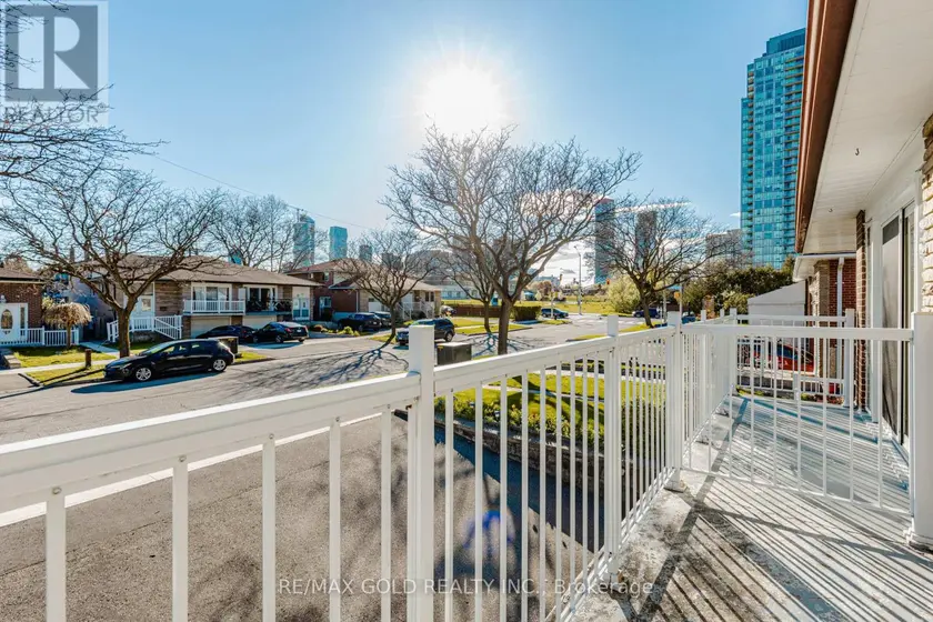 Semi-Detached/Link at 38 ACHILL CRESCENT, Mississauga