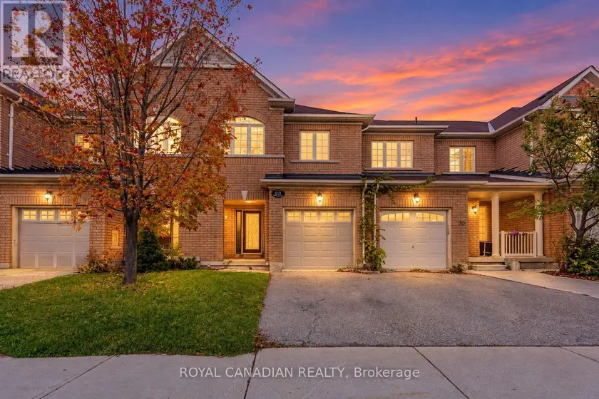 Townhouse at 22 BAY BREEZE DRIVE, Brampton