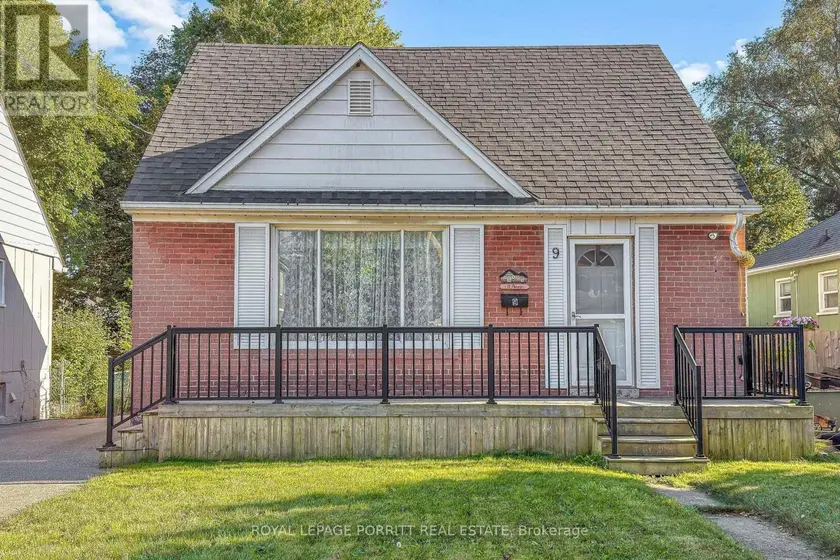 Detached at 9 PUTNEY ROAD, Toronto