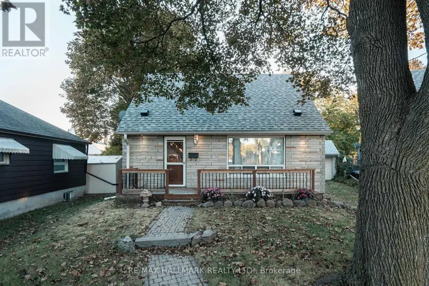 Detached at 28 FINSBURY CRESCENT, Toronto