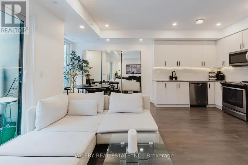Townhouse at 16 - 3492 WIDDICOMBE WAY, Mississauga