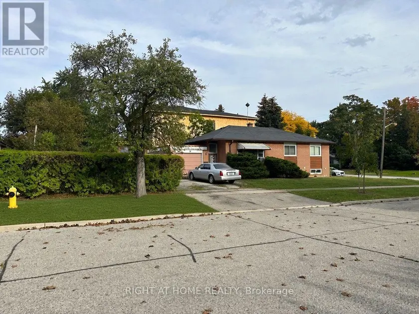 Detached at 19 UPMINSTER CRESCENT, Toronto
