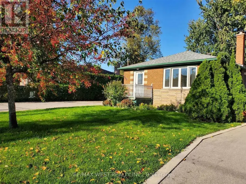 Detached at 245 KINGSLEIGH COURT, Milton