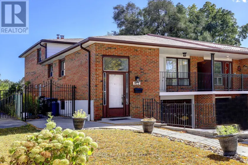 Semi-Detached/Link at 912 BLAIRHOLM AVENUE, Mississauga