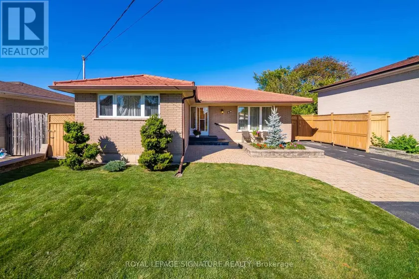 Detached at 28 CANDLEWOOD CRESCENT, Toronto