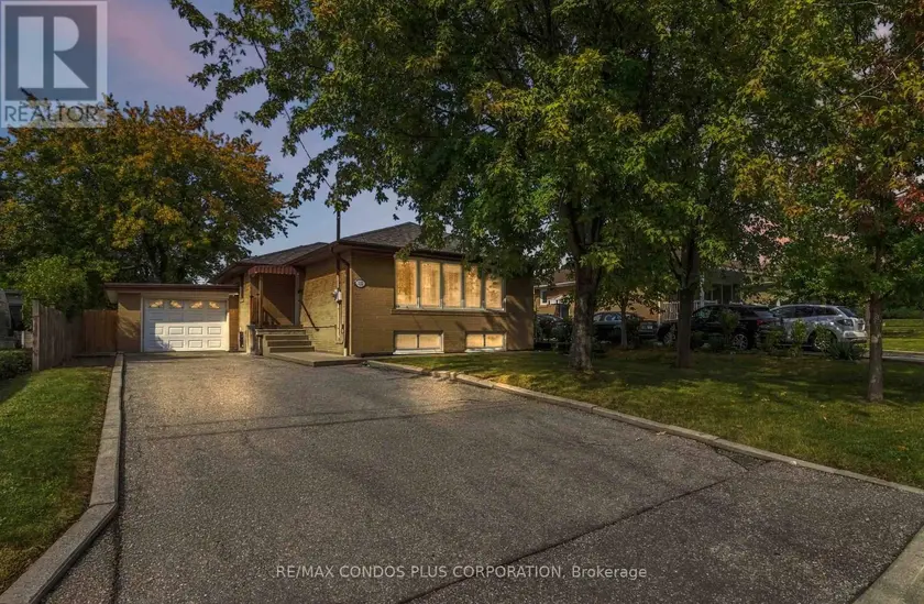 Detached at 122 WYNDALE DRIVE, Toronto