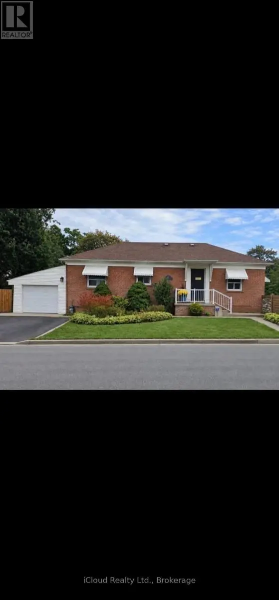 Detached at UPPER - 27 INCHCLIFFE CRESCENT, Toronto