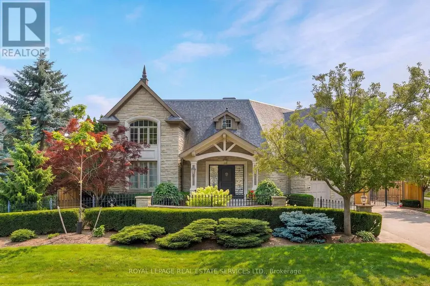 Detached at 70 SHOREWOOD PLACE, Oakville
