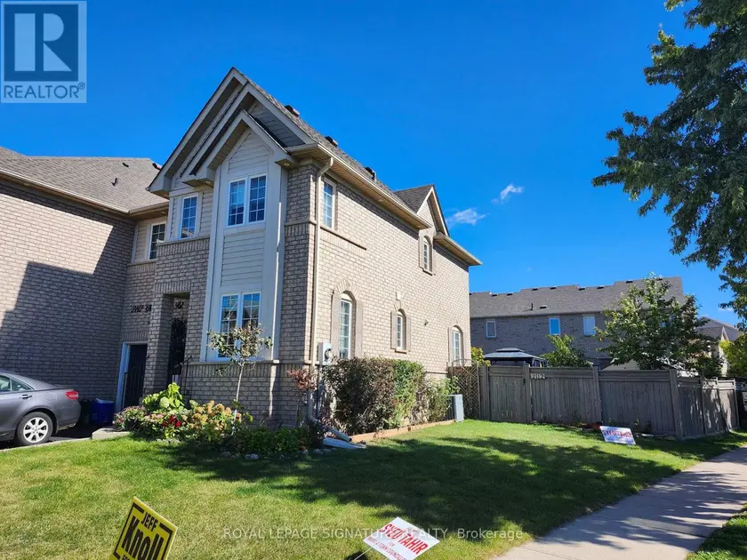 Townhouse at 2112 GLENHAMPTON ROAD, Oakville