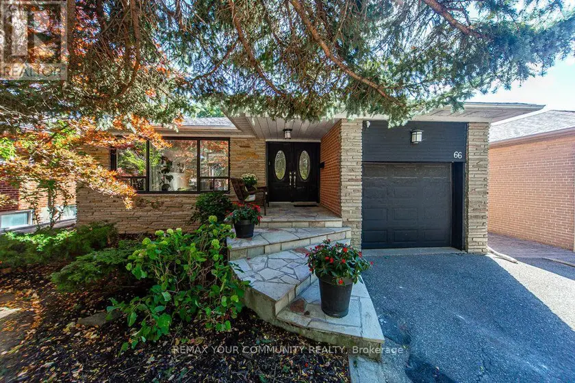Detached at 66 DECARIE CIRCLE, Toronto