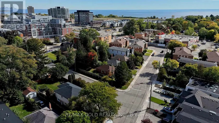 Detached at 11 PINE AVENUE N, Mississauga
