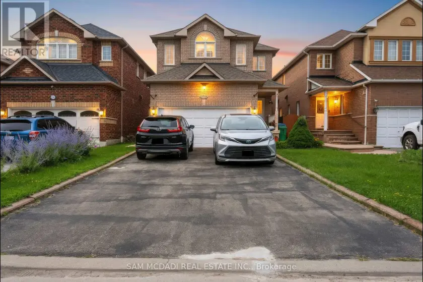 Detached at 7562 MAGISTRATE TERRACE, Mississauga