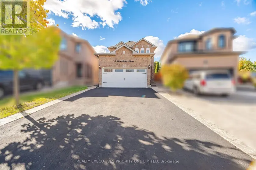 Detached at 8 WATERBURY STREET, Caledon
