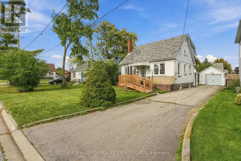Detached at 989 PELHAM AVENUE, Mississauga