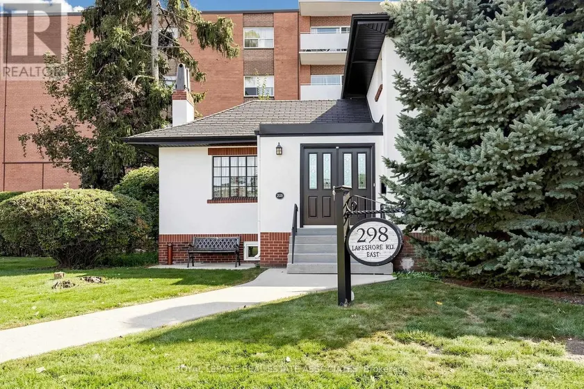 Detached at 298 LAKESHORE ROAD E