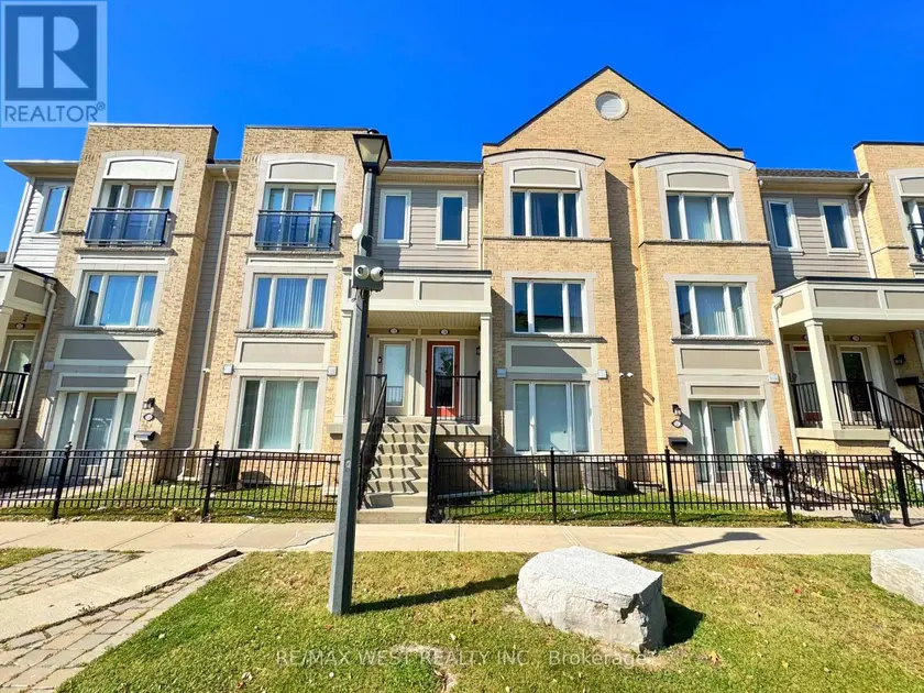 Townhouse at 136 - 60 FAIRWOOD CIRCLE, Brampton