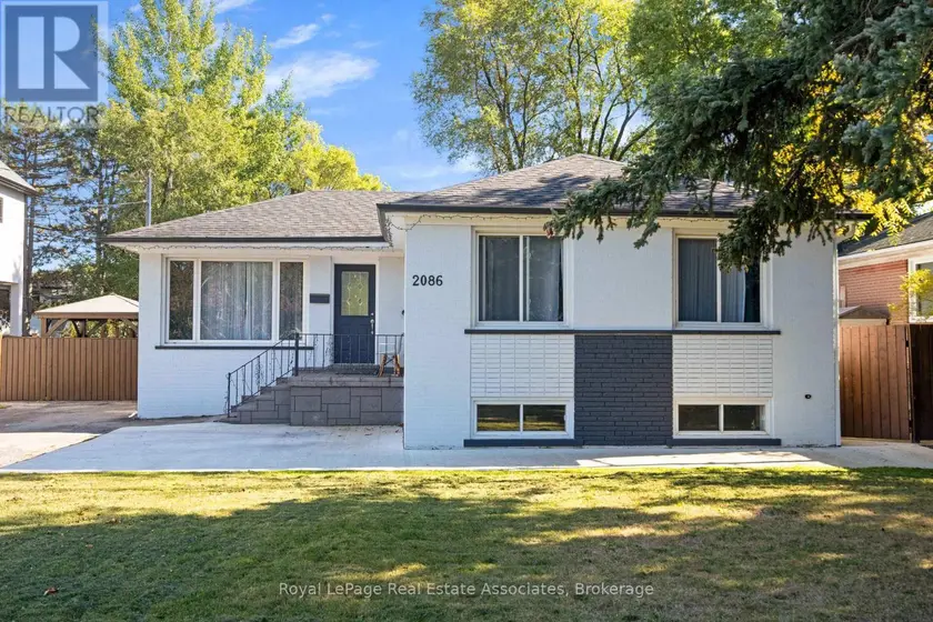 Detached at 2086 BRIDGE ROAD, Oakville