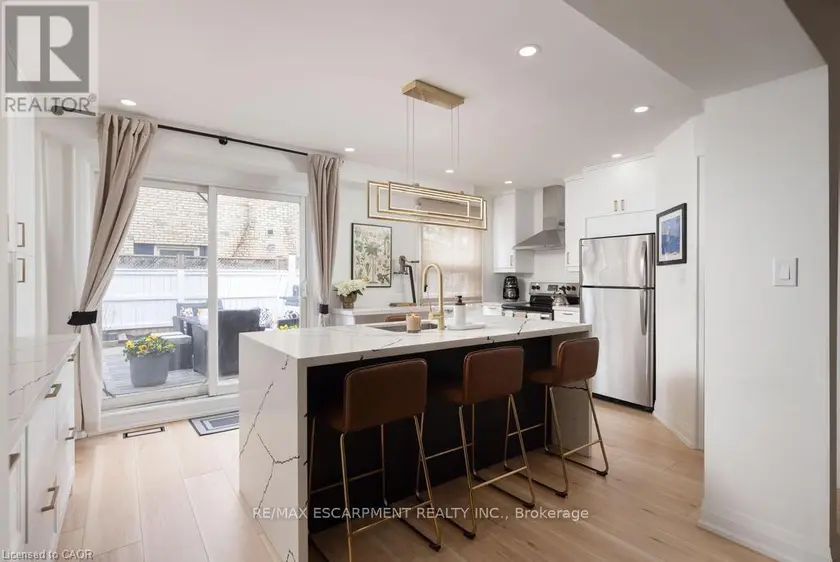 Townhouse at 1422 GHENT AVENUE, Burlington