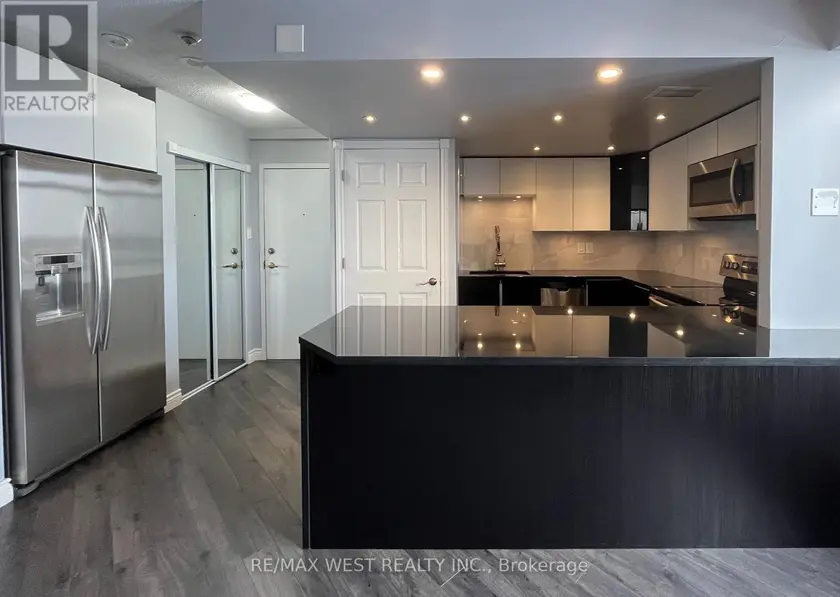 Apartment at 1007 - 300 WEBB DRIVE, Mississauga