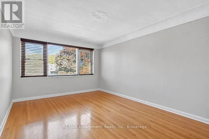 Multiplex at 303 - 830 ROBINSON STREET, Burlington