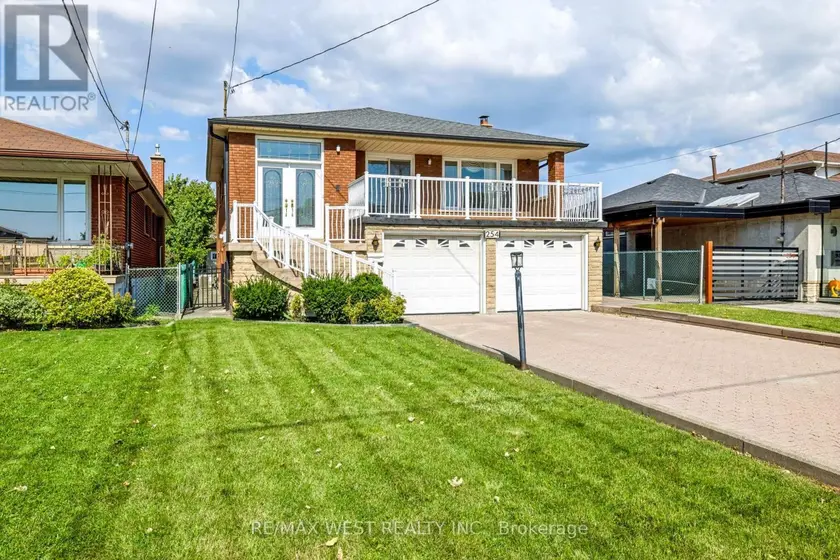 Detached at 254 MAPLE LEAF DRIVE, Toronto