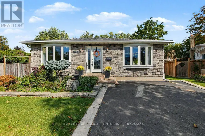 Detached at 806 HUDSON COURT, Milton