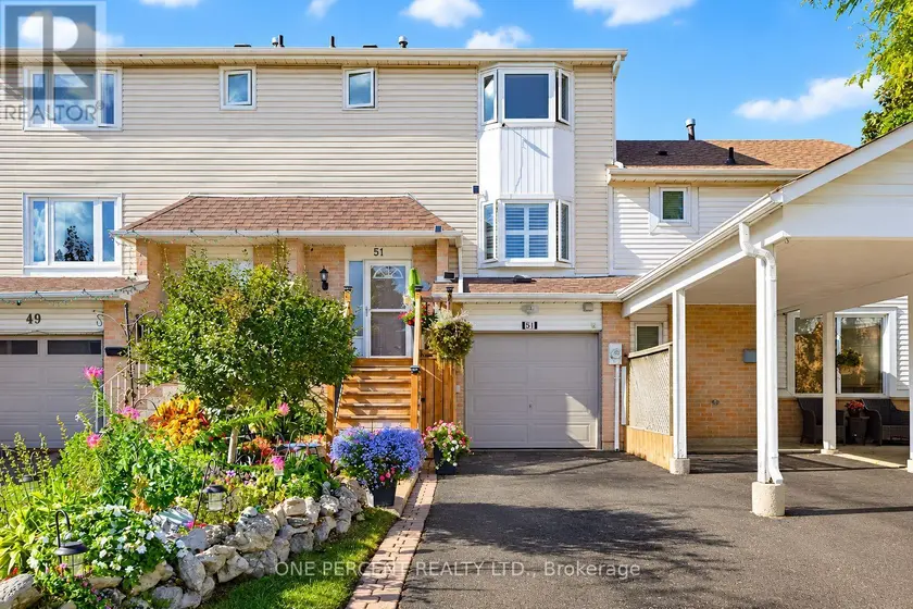 Townhouse at 51 COURTLEIGH SQUARE, Brampton