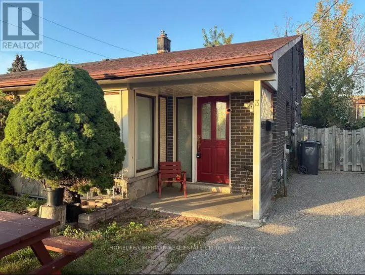 Semi-Detached/Link at 3 BENTON STREET, Brampton