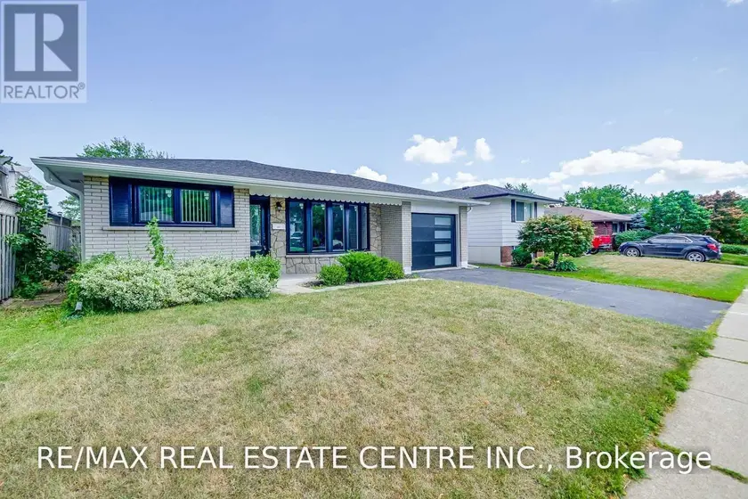 Detached at 2134 MEADOWBROOK ROAD, Burlington
