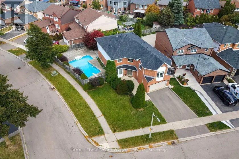 Detached at 38 MCKILLOP COURT, Brampton