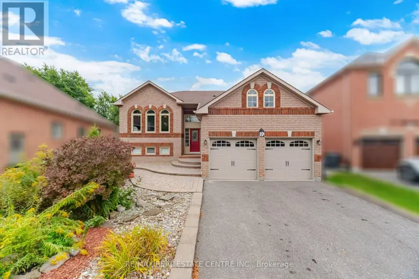 Detached at 19 AMBERDALE COURT, Caledon