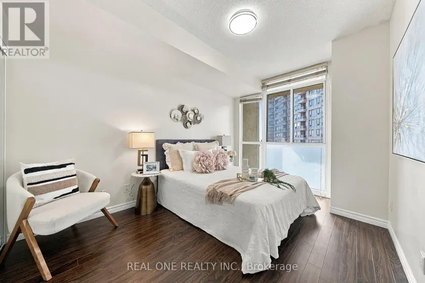 Apartment at 1611 - 225 WEBB DRIVE, Mississauga
